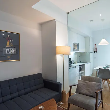 Santa Catarina - No Centro Da Com Garagem, Perto Do Timeout Market ליסבון