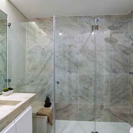 Santa Catarina - No Centro Da Com Garagem, Perto Do Timeout Market דירה ליסבון