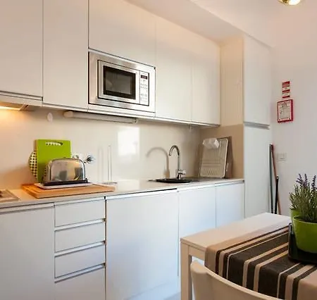 Santa Catarina - No Centro Da Com Garagem, Perto Do Timeout Market Apartment Lissabon