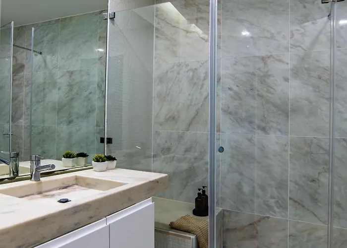 Santa Catarina - No Centro Da Com Garagem, Perto Do Timeout Market - Renovado * Lisboa