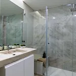 Santa Catarina - No Centro Da Com Garagem, Perto Do Timeout Market - Renovado * ליסבון