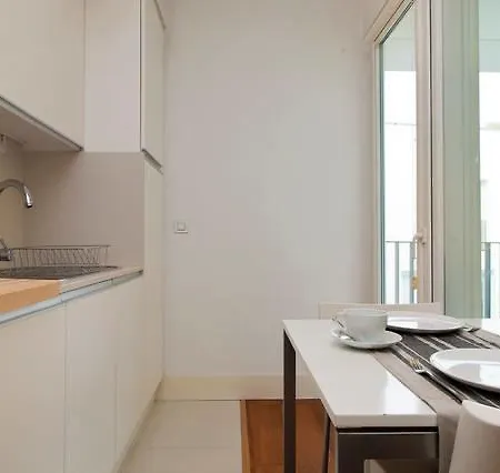 Santa Catarina - No Centro Da Com Garagem, Perto Do Timeout Market 리스본